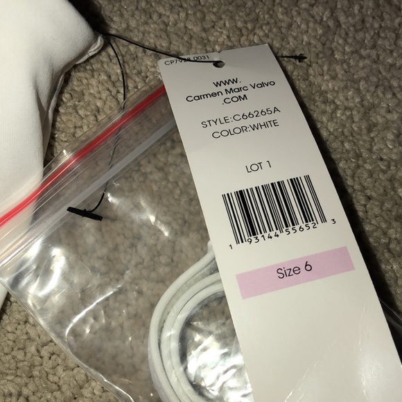 Carmen Marc Valvo One Shoulder Piece Swimsuit Women’s size 6 White NWT read - Picture 5 of 12